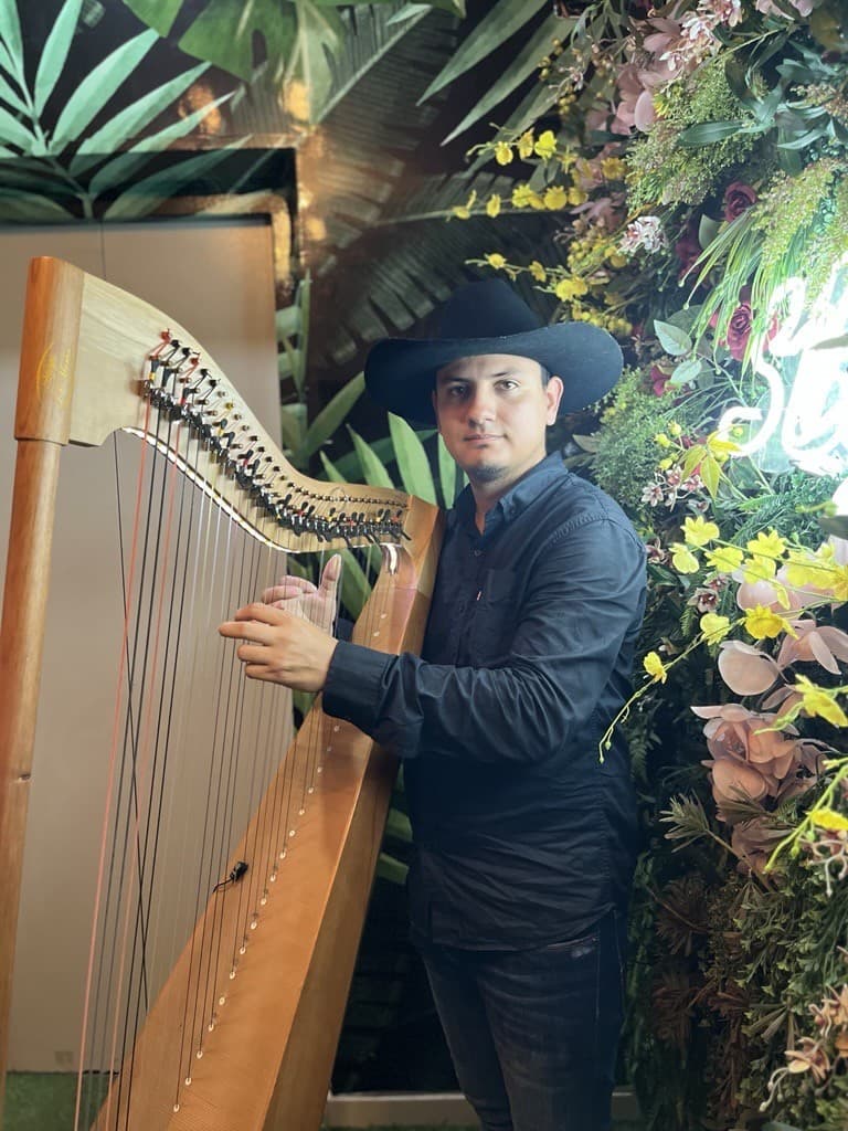 Deisman Bedón — Arpista